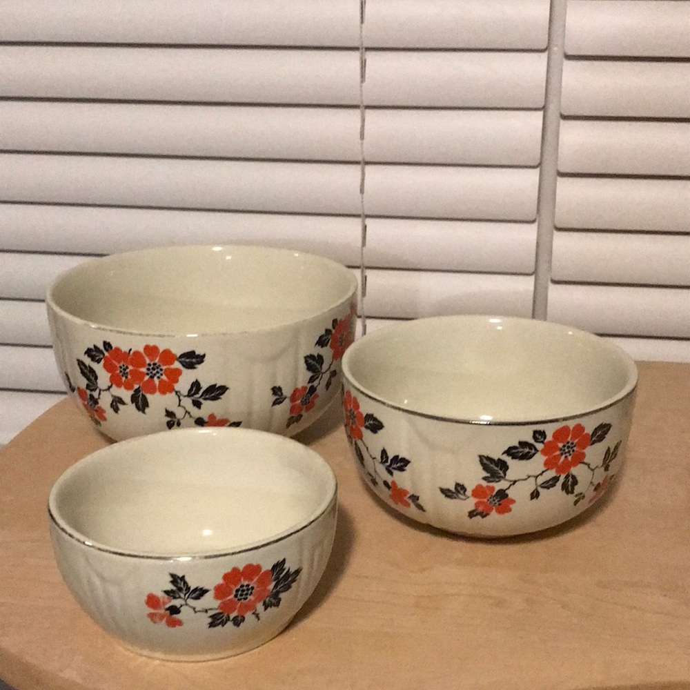 Vintage Hall’s Nesting Bowls Excellent condition
